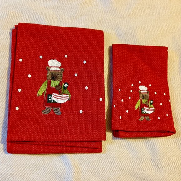 NWT Crate & Barrel Holiday Bear Towels SET of 2 (Mixing bowl design) - Picture 1 of 14